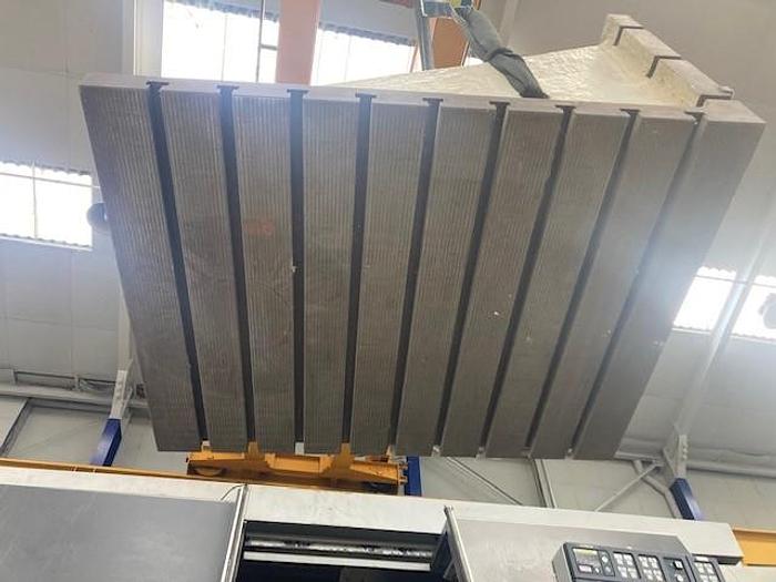 Used 2001 MECOF  Angle plate Cast-iron with T-slots / equerre en fonte rainurée