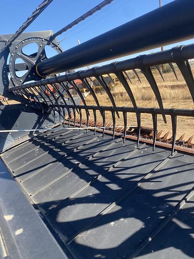 Used 2010 40' MacDon FD70 Draper Header