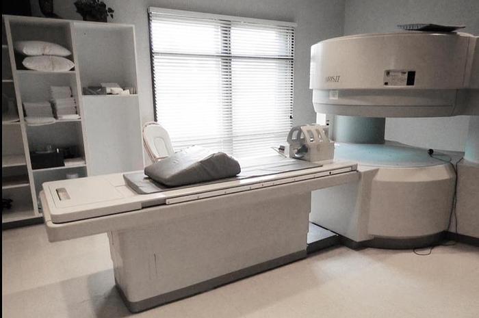 Used Hitachi Airis II 0.3T MRI