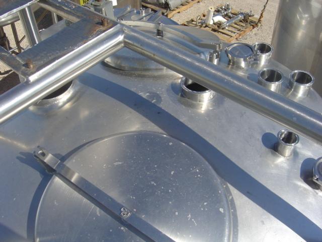Refurbished 600 GALLON MIX TANK WITH DUAL TOP MANWAYS