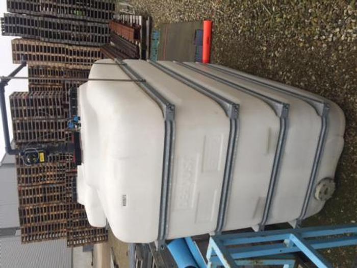 Brugt 4 m3 hvide plast tanke