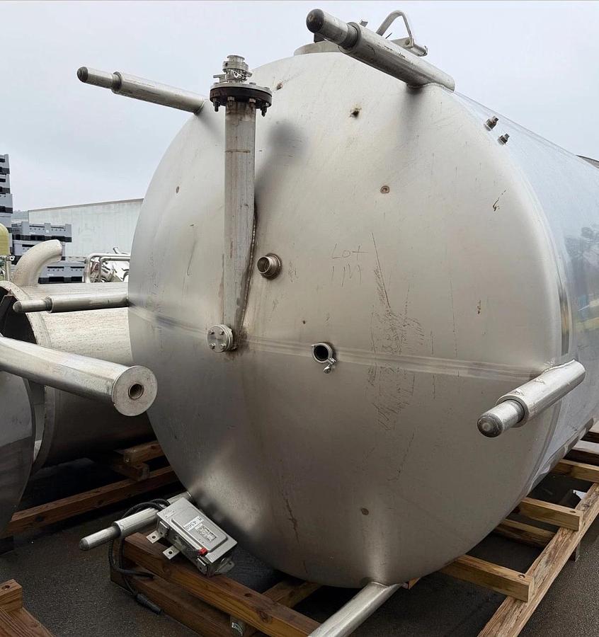 Used 3500 Gallon Stainless Steel Vertical Storage Tank Very Clean
