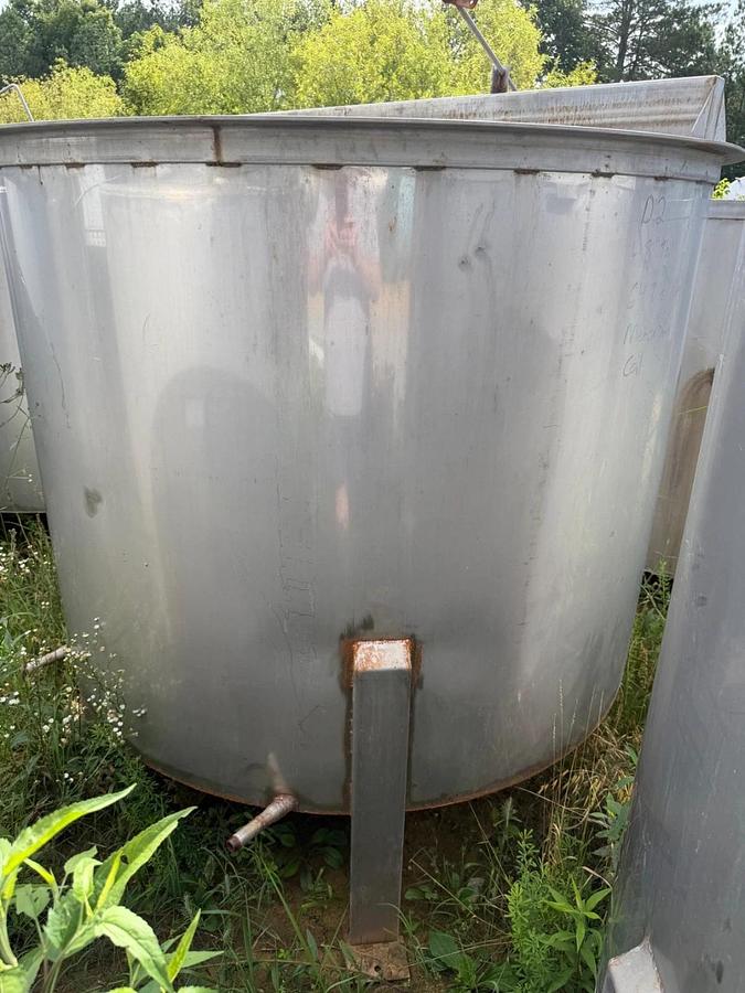 Used 600 Gallon 304 Stainless Steel Open Top Cone Bottom Tank w/ heat /Cooling Coils