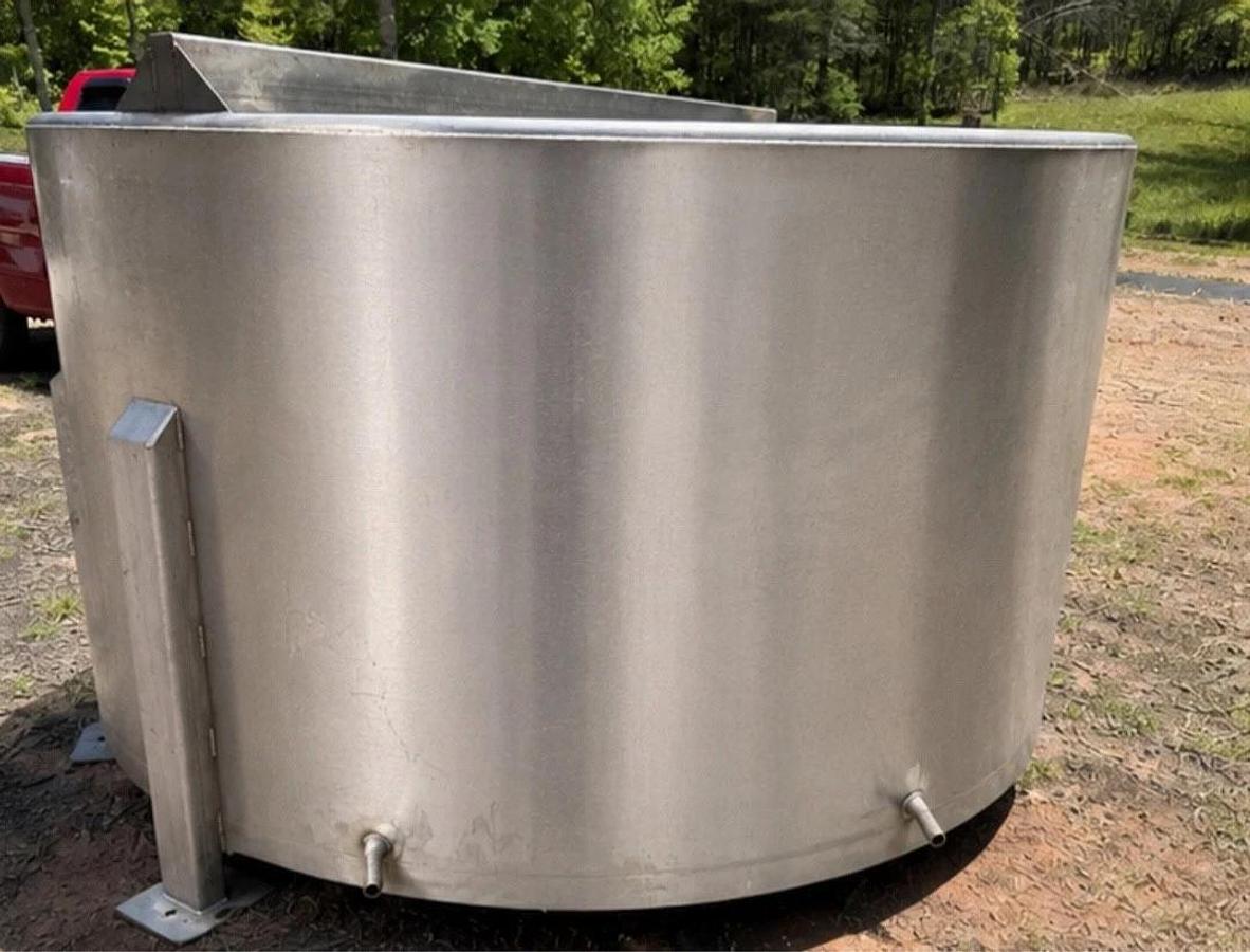 Used 1000 Gallon Stainless Steel Tank Open Top, Cone Bottom ,Top Center mixer 3 avail