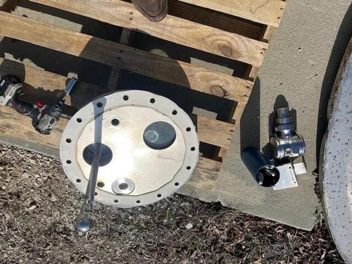 Used 1000 Gallon 4000 L 304 Stainless Steel Jacketed , Vacuum rated Tank Dish / Dome