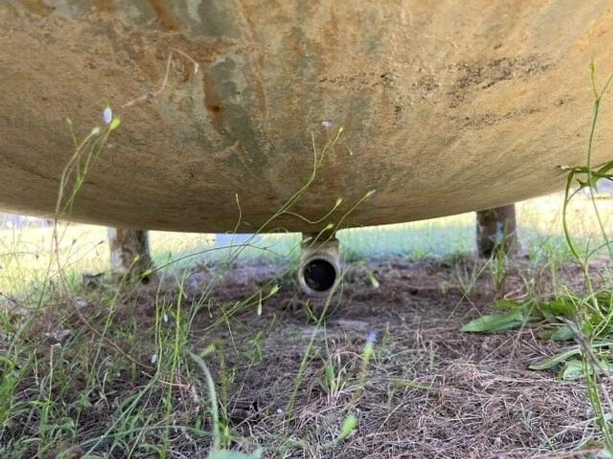 Used 1000 Gallon 304 Stainless Steel Mix Tank Cone Bottom hinged lid top