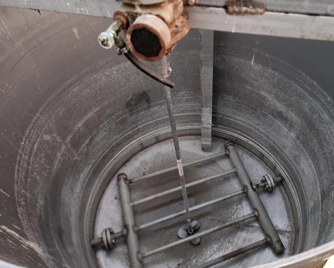 Used 400 Gallon Stainless Steel Tank Open Top, Cone Bottom , Top Center Mounted Mixer