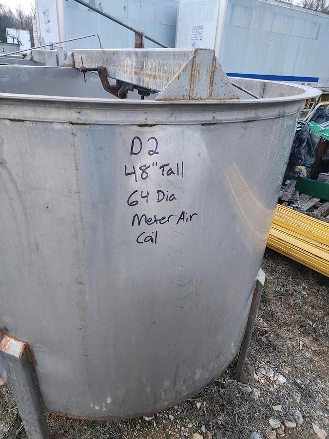 Used 600 Gallon Stainless Steel Tank Open Top, Cone Bottom , Top Center Mounted Mixer