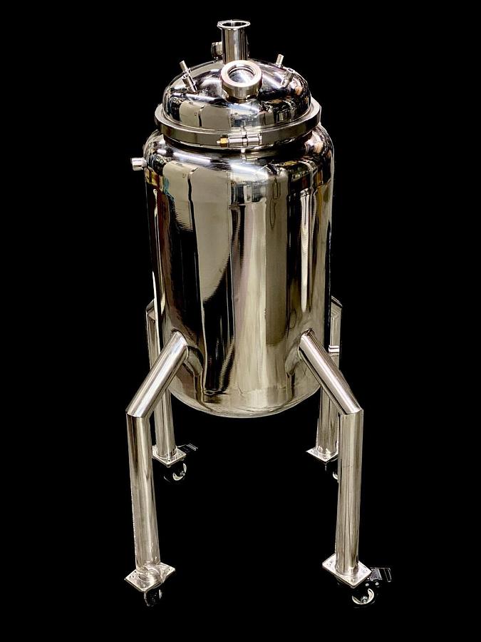 Used 500 Gallon Feldmeier 316 Stainless Steel Dome Top Dish Bottom Mix Tank w ladder