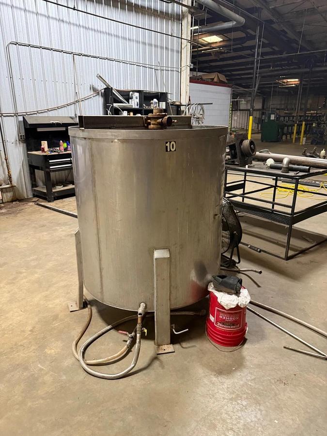 Used 400 Gallon Stainless Steel Tank Open Top, Cone Bottom , Top Center Mounted Mixer