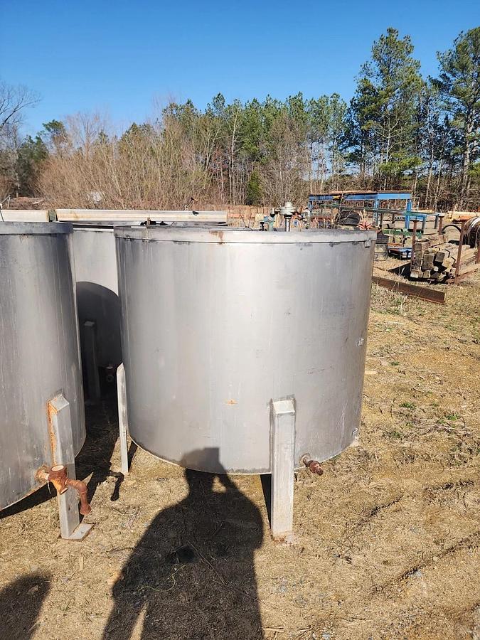 Used 400 Gallon Stainless Steel Tank Open Top, Cone Bottom , Top Center Mounted Mixer