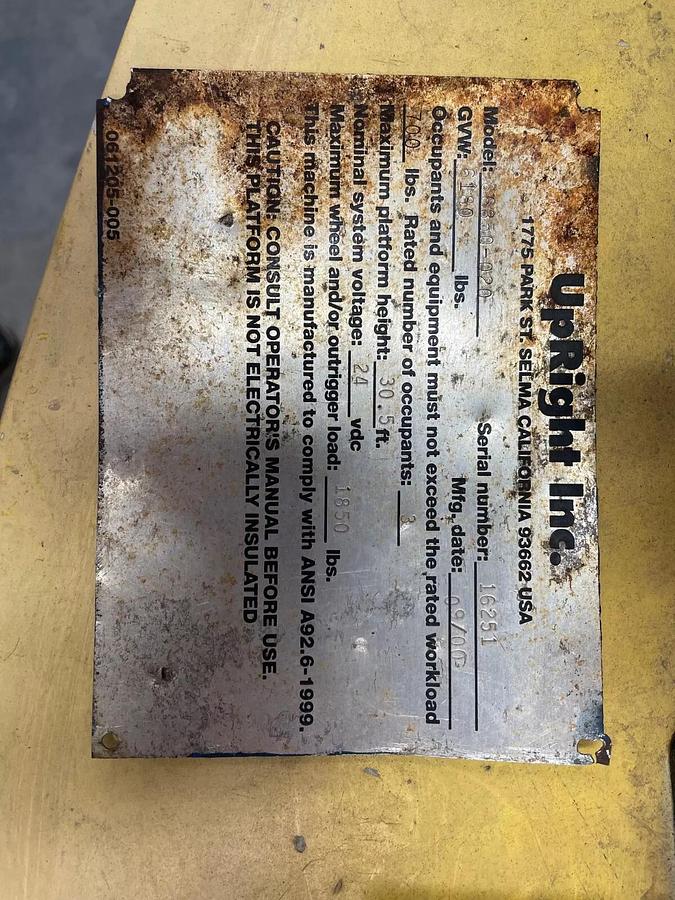 Used Upright electric scissor lift aerial Genie 31’ height