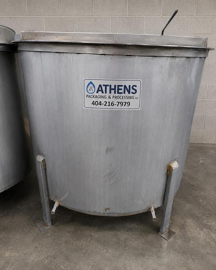 Used 600 Gallon Stainless Steel Tank Open Top, Cone Bottom , Top Center Mounted Mixer