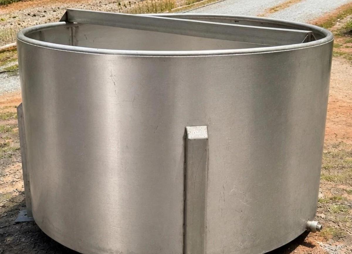 Used 1000 Gallon Stainless Steel Tank Open Top, Cone Bottom ,Top Center mixer 3 avail