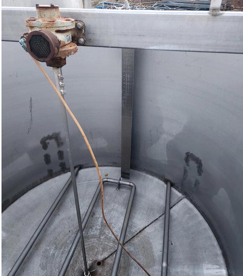 Used 1000 Gallon Stainless Steel Tank Open Top, Cone Bottom ,Top Center mixer 3 avail