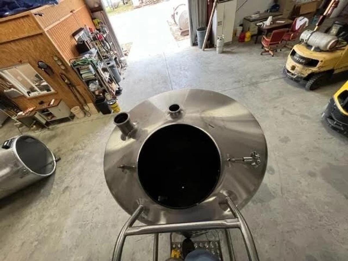 Used 500 Gallon Feldmeier 316 Stainless Steel Dome Top Dish Bottom Mix Tank w ladder