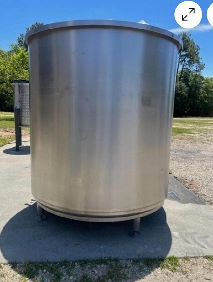 Used 1000 Gallon Stainless Steel Tank Open Top, Cone Bottom ,Top Center mixer 3 avail
