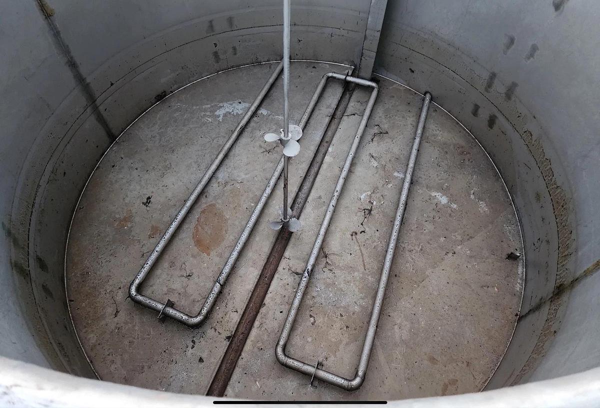 Used 1000 Gallon Stainless Steel Tank Open Top, Cone Bottom ,Top Center mixer 3 avail