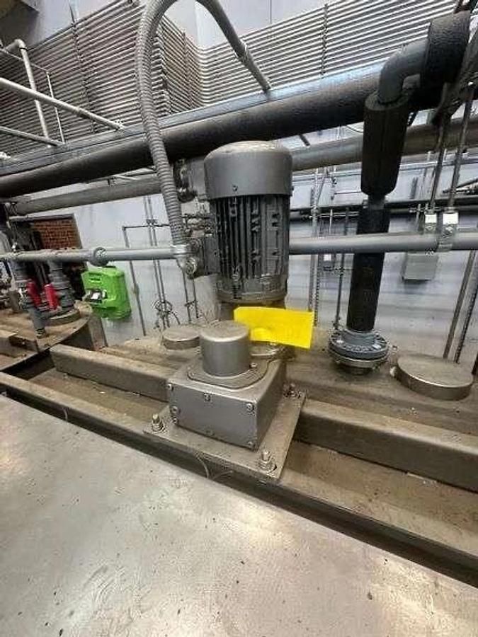 Used 600 Gallon Stainless Steel Dimple Jacketed Mix Tank , Slope 1.5 HP Heavy Mixer