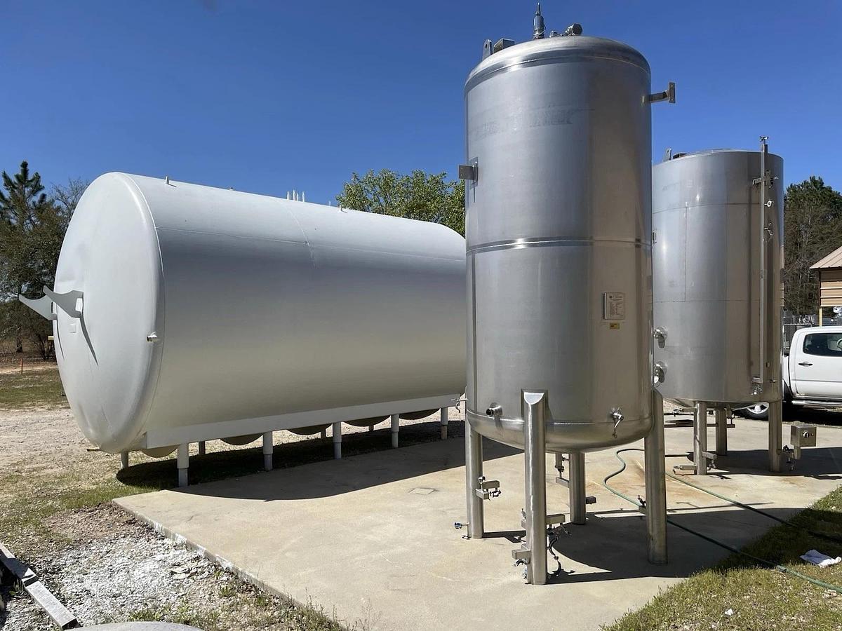 Used 1000 Gallon 4000 L 304 Stainless Steel , Vacuum rated Tank Dish / Dome