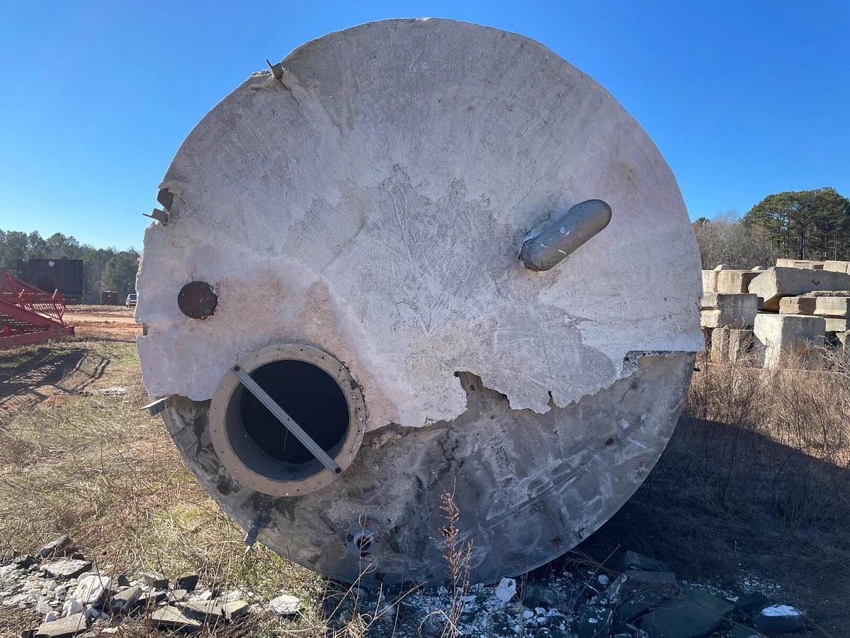 Used 14,000 Gallon Stainless Steel Tank Vertical w Bottom Heat Band