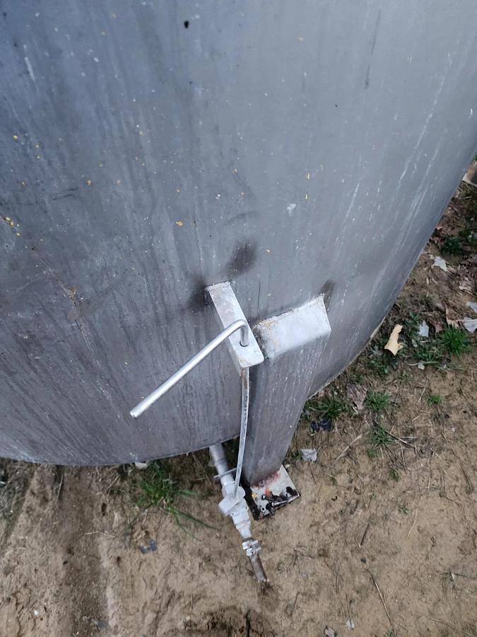 Used 600 Gallon Stainless Steel Tank Open Top, Cone Bottom , Top Center Mounted Mixer