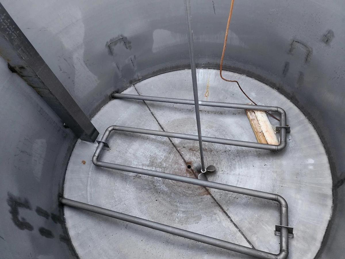 Used 600 Gallon Stainless Steel Tank Open Top, Cone Bottom , Top Center Mounted Mixer