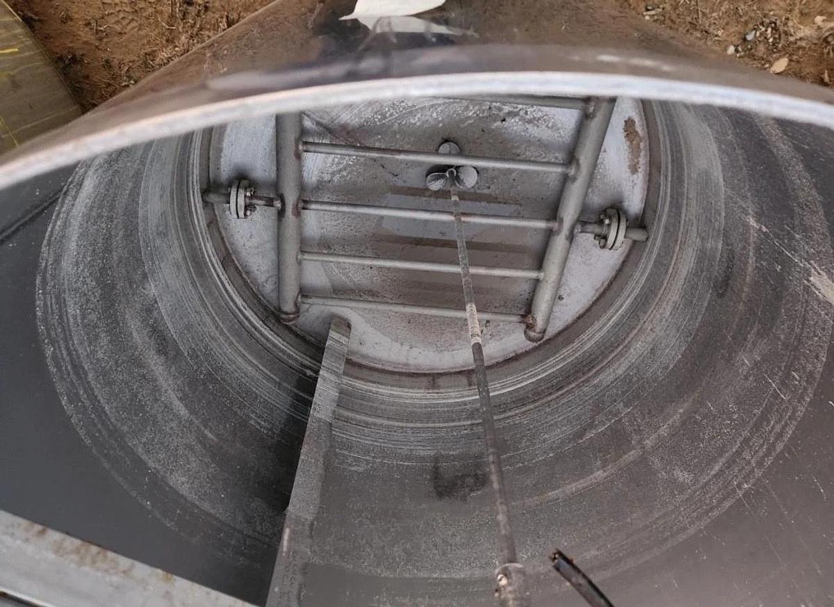 Used 400 Gallon Stainless Steel Tank Open Top, Cone Bottom , Top Center Mounted Mixer