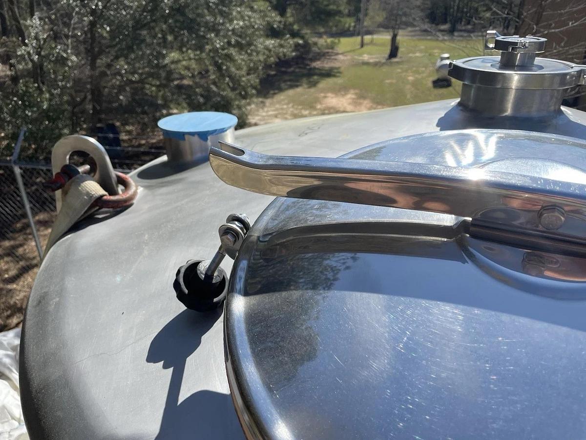 Used 900 Gallon Vertical Stainless Steel Tank With Dome Top Dish Bottom