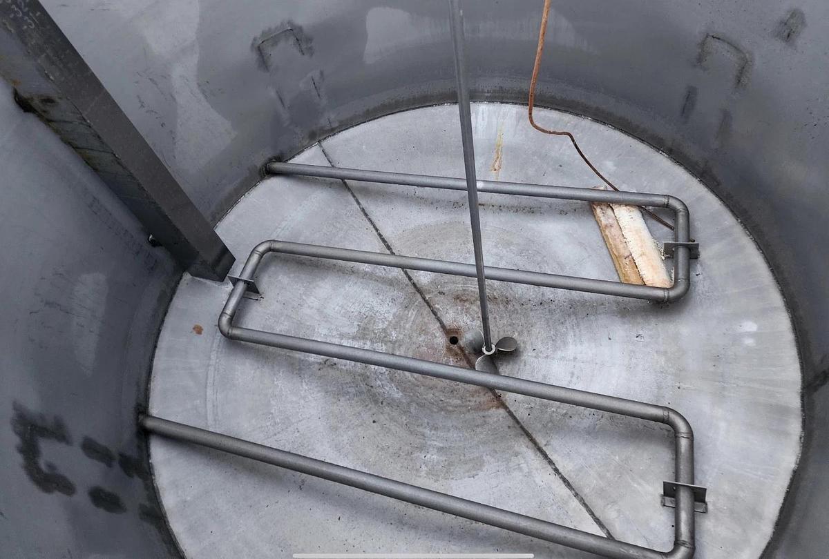 Used 1000 Gallon Stainless Steel Tank Open Top, Cone Bottom ,Top Center mixer 3 avail