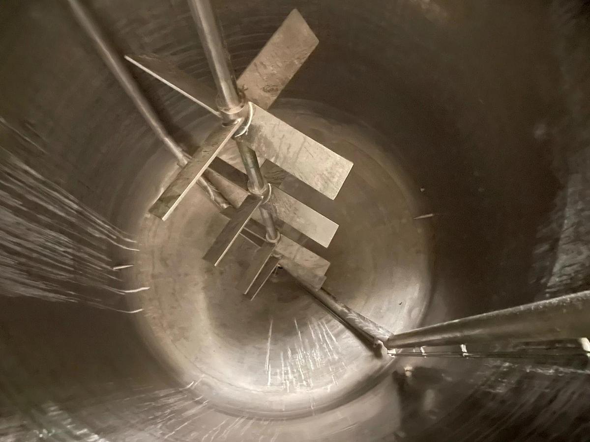 Used 4000 Gallon Dual Motion w/ Scraper & Turbine Agitation Stainless Steel Insulated