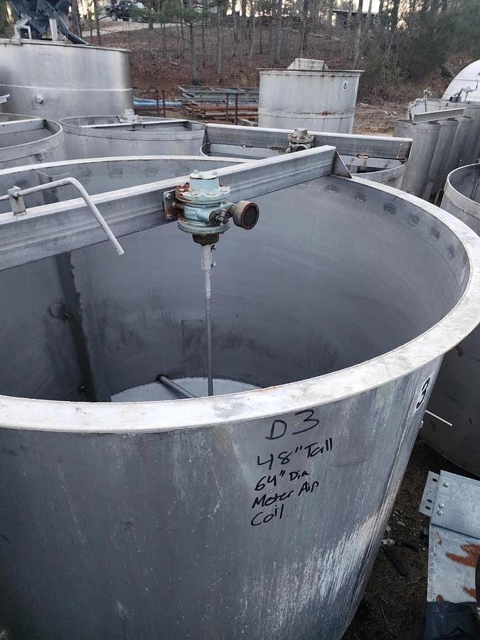 Used 600 Gallon Stainless Steel Tank Open Top, Cone Bottom , Top Center Mounted Mixer