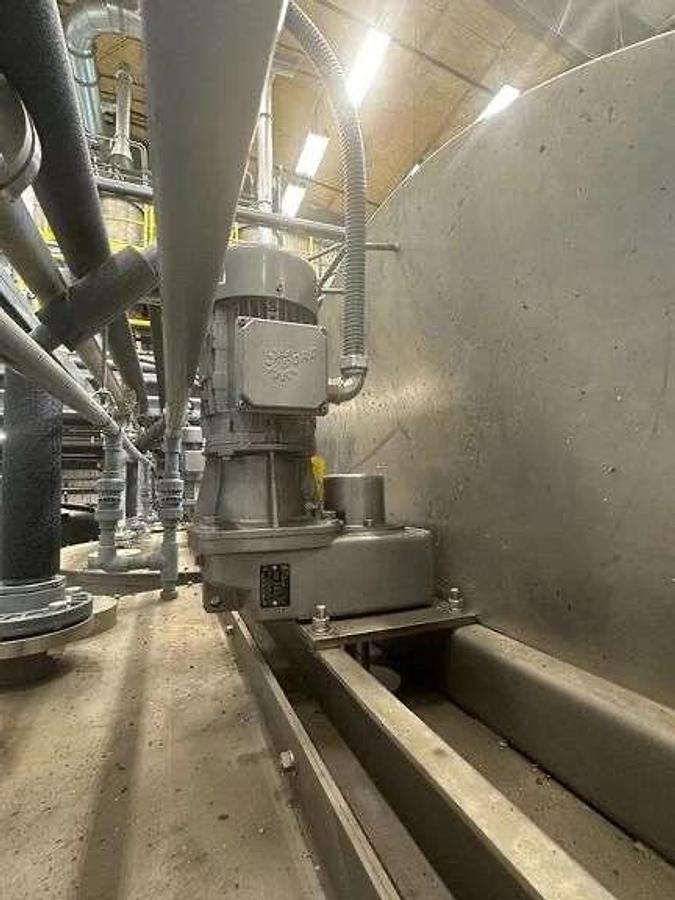 Used 600 Gallon Stainless Steel Dimple Jacketed Mix Tank , Slope 1.5 HP Heavy Mixer