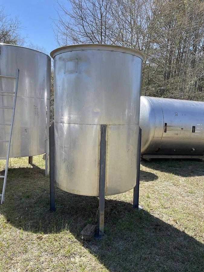 Used 600 Gallon Stainless Steel Mix Tank Cone Bottom , Open top