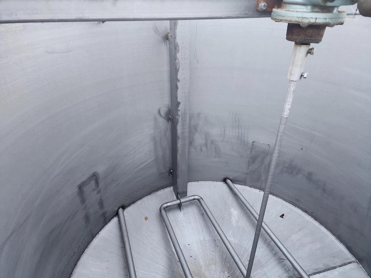 Used 600 Gallon Stainless Steel Tank Open Top, Cone Bottom , Top Center Mounted Mixer