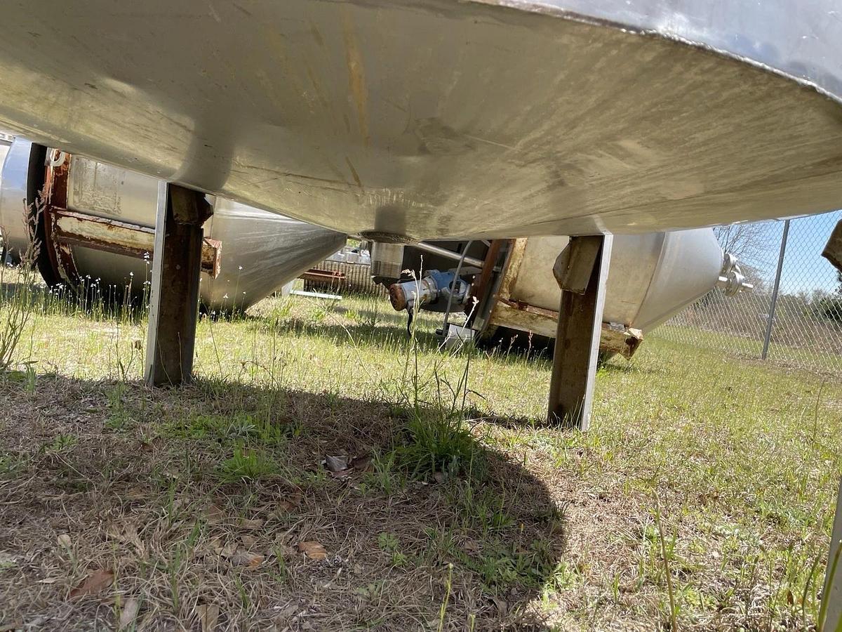 Used 1000 Gallon 304 Stainless Steel Tank Cone Bottom hinged lid top