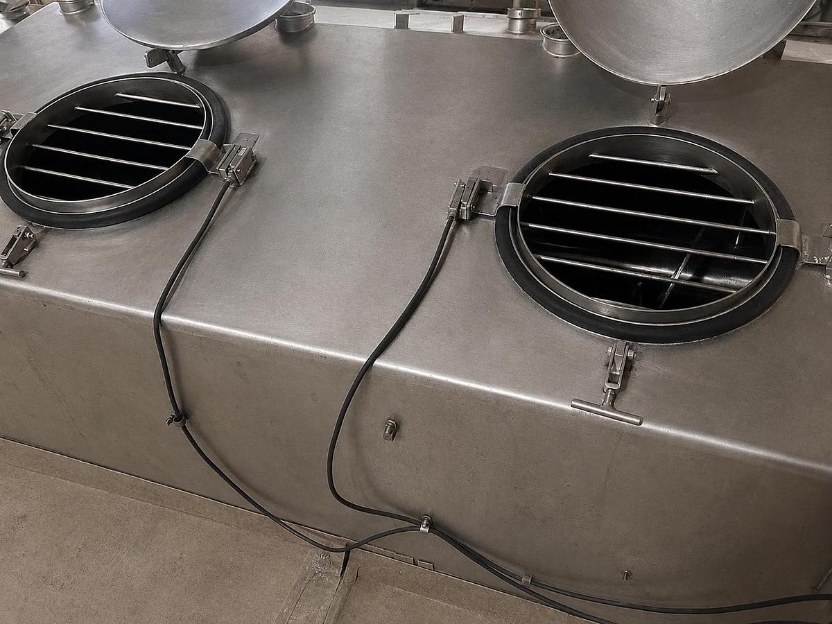 Used APV 160 Cu Ft Stainless Steel Twin Shaft Ribbon Blenders 40 HP Model HD-160DR