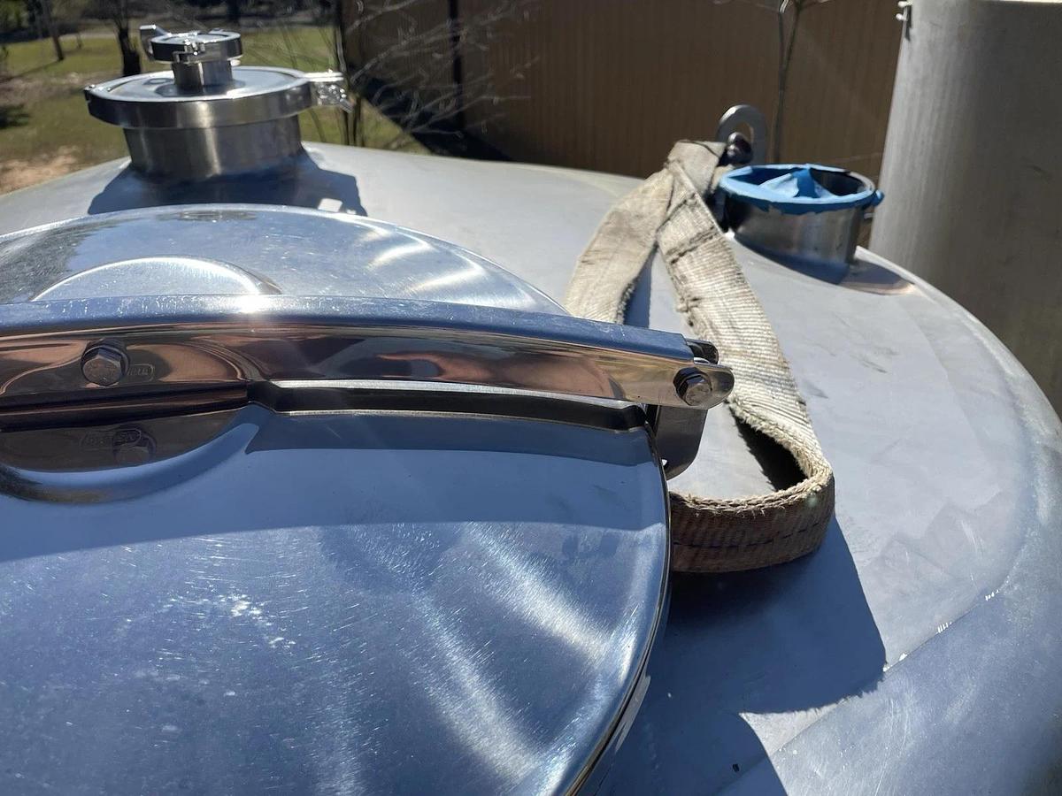 Used 900 Gallon Vertical Stainless Steel Tank With Dome Top Dish Bottom