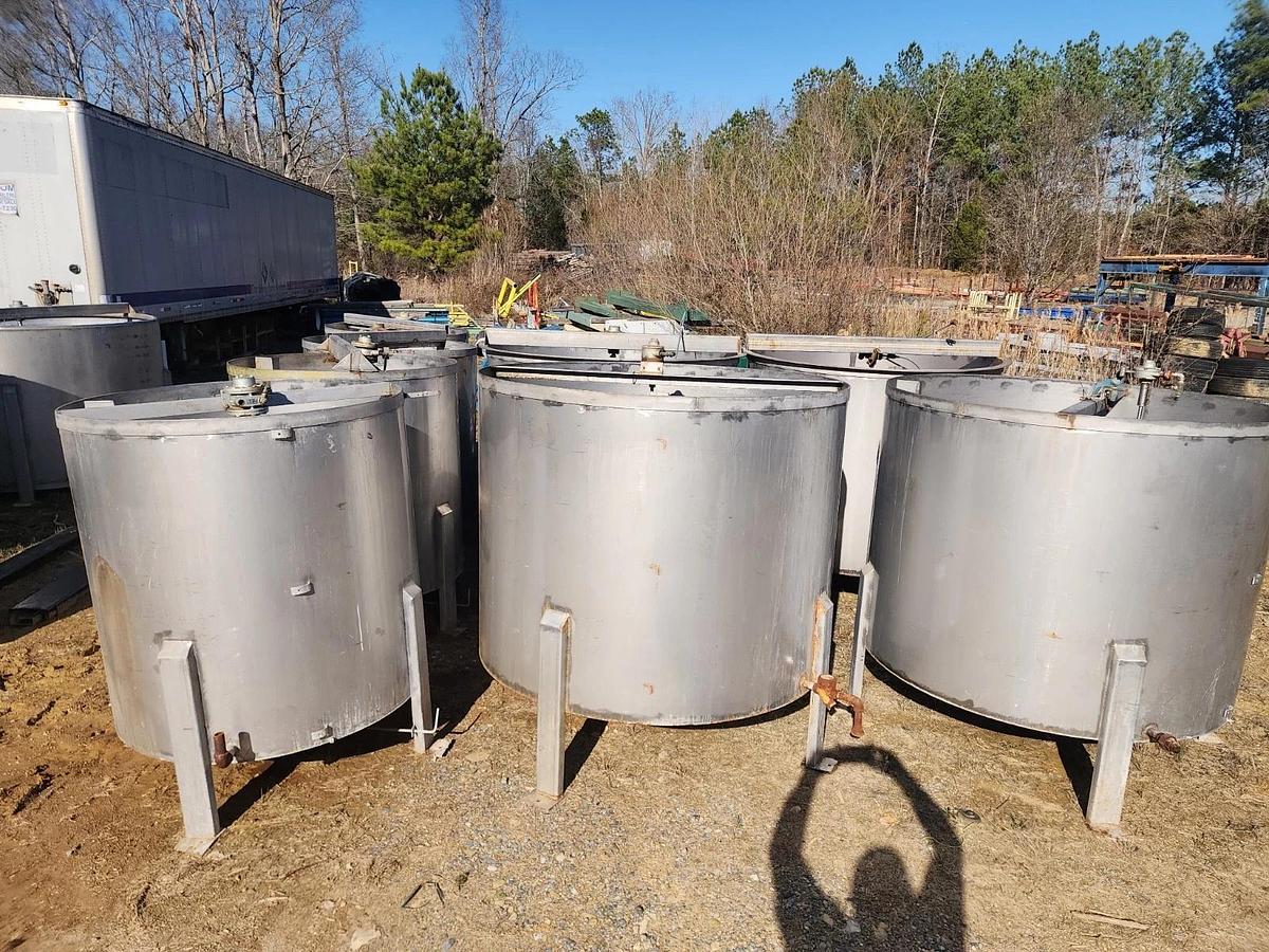 Used 400 Gallon Stainless Steel Tank Open Top, Cone Bottom , Top Center Mounted Mixer