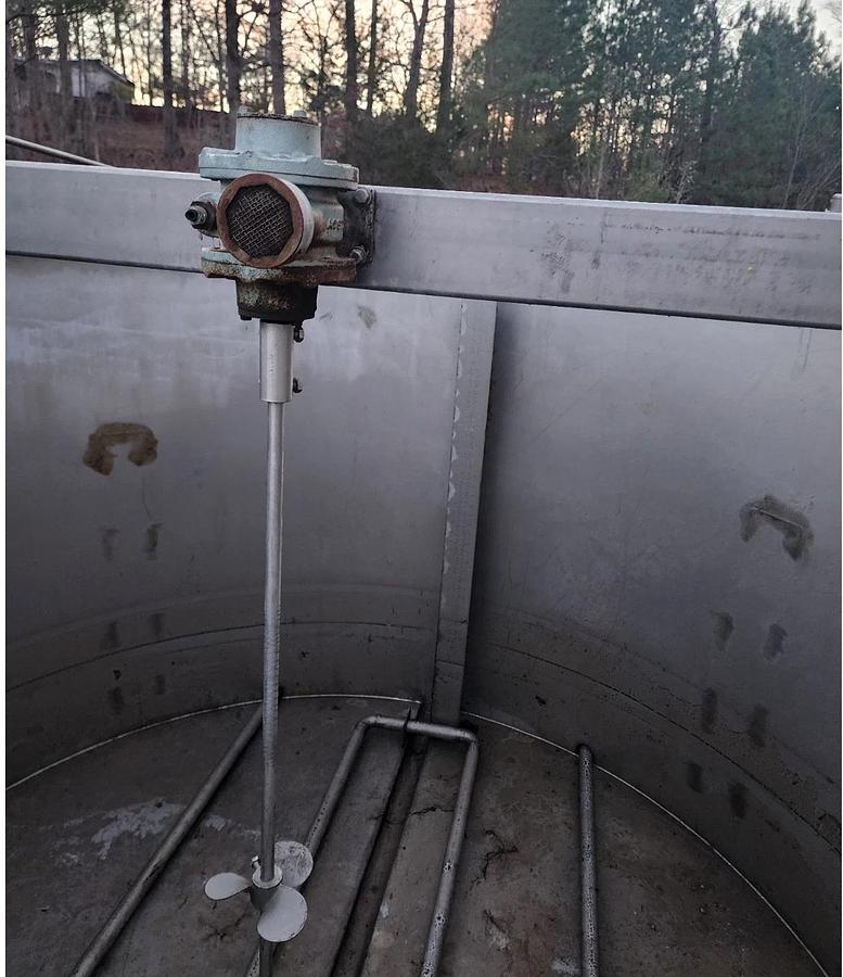 Used 1000 Gallon Stainless Steel Tank Open Top, Cone Bottom ,Top Center mixer 3 avail