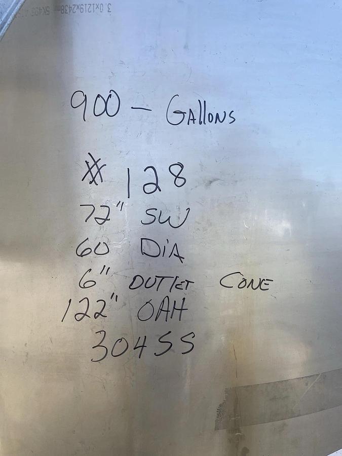 Used 900 Gallon Vertical Stainless Steel Tank With Dome Top Dish Bottom