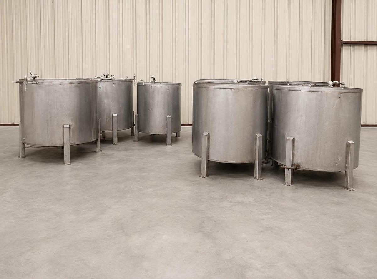 Used 400 Gallon Stainless Steel Tank Open Top, Cone Bottom , Top Center Mounted Mixer