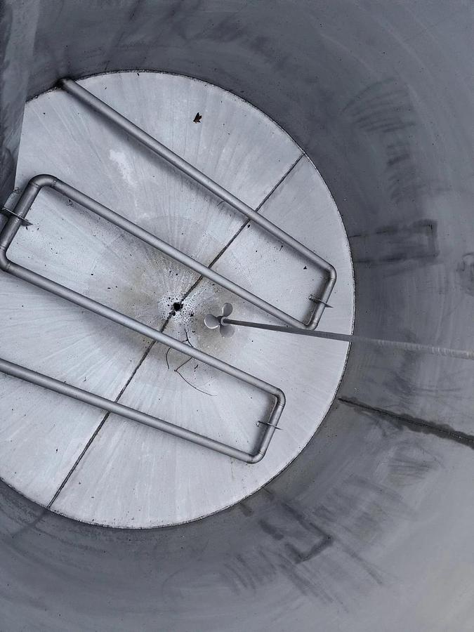 Used 600 Gallon Stainless Steel Tank Open Top, Cone Bottom , Top Center Mounted Mixer