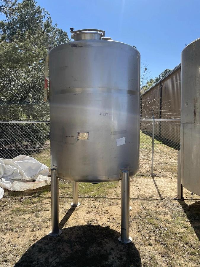 Used 900 Gallon Vertical Stainless Steel Tank With Dome Top Dish Bottom