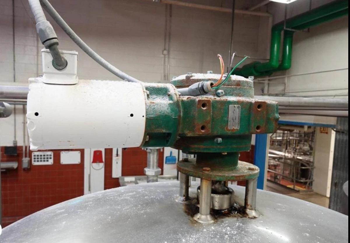 Used 1000 Gallon Jacketed Stainless Steel Processor with sweeping agitation w Cone