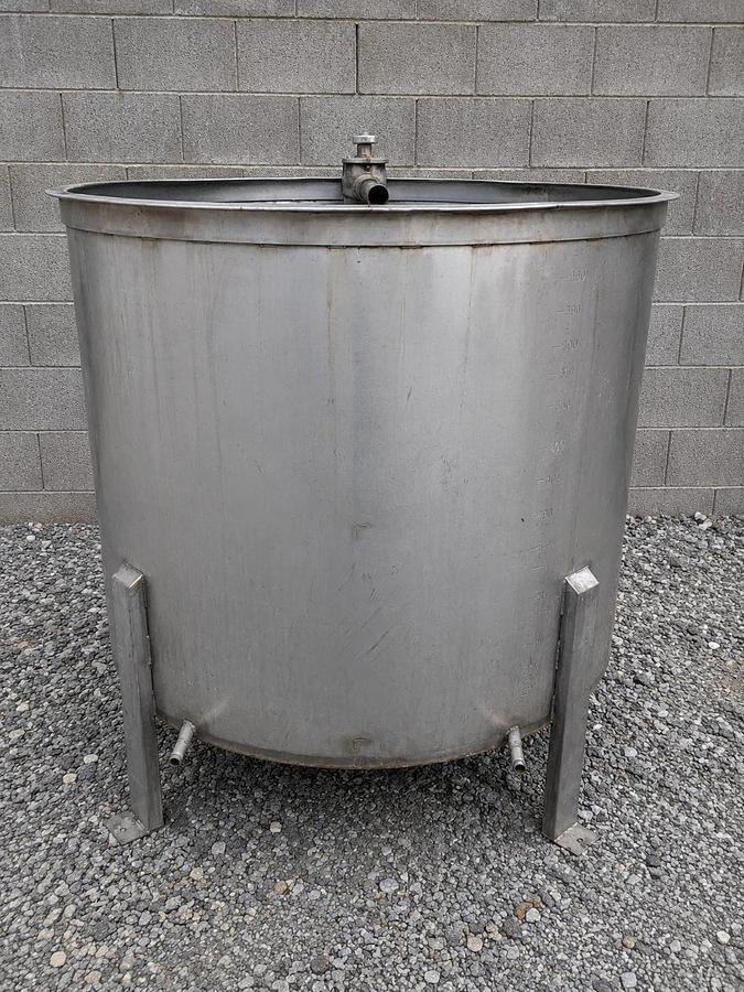 Used 600 Gallon Stainless Steel Tank Open Top, Cone Bottom , Top Center Mounted Mixer