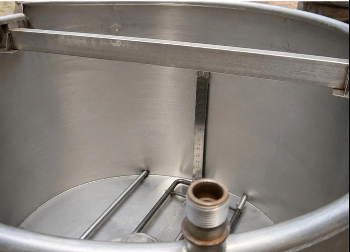 Used 1000 Gallon Stainless Steel Tank Open Top, Cone Bottom ,Top Center mixer 3 avail