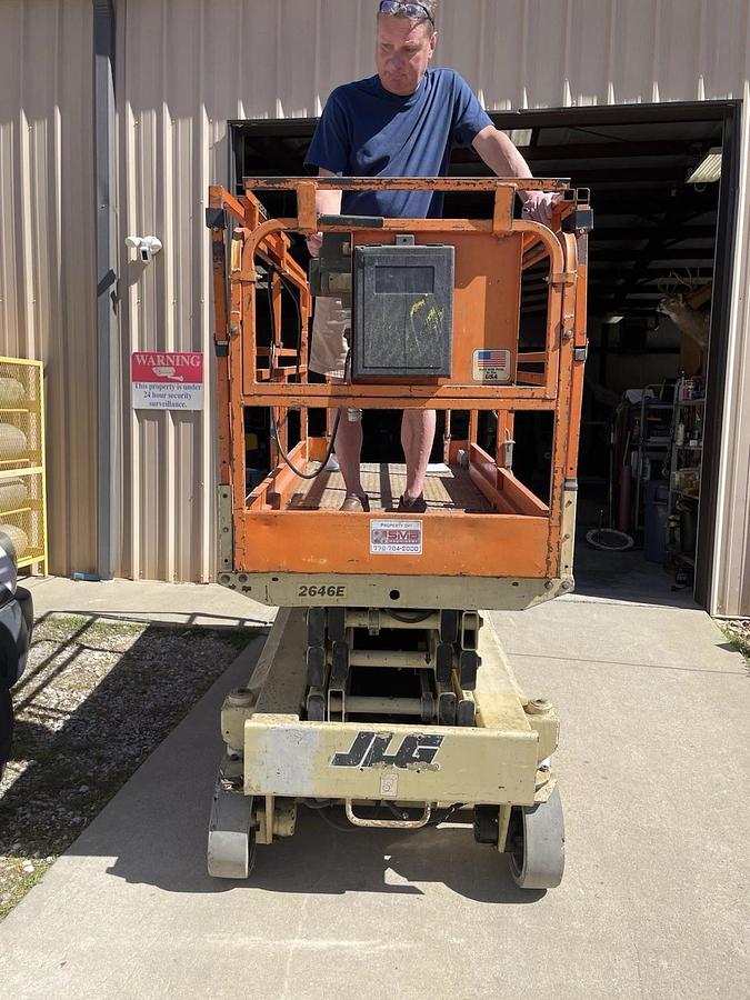 Used JLG 2646 electric scissor lift aerial Genie
