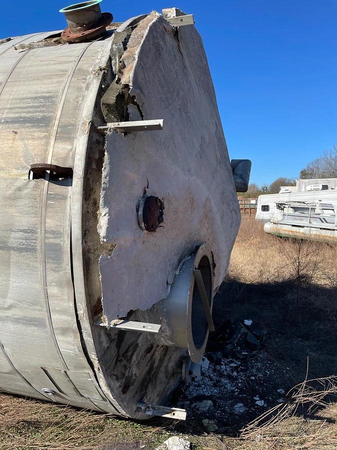 Used 14,000 Gallon Stainless Steel Tank Vertical w Bottom Heat Band