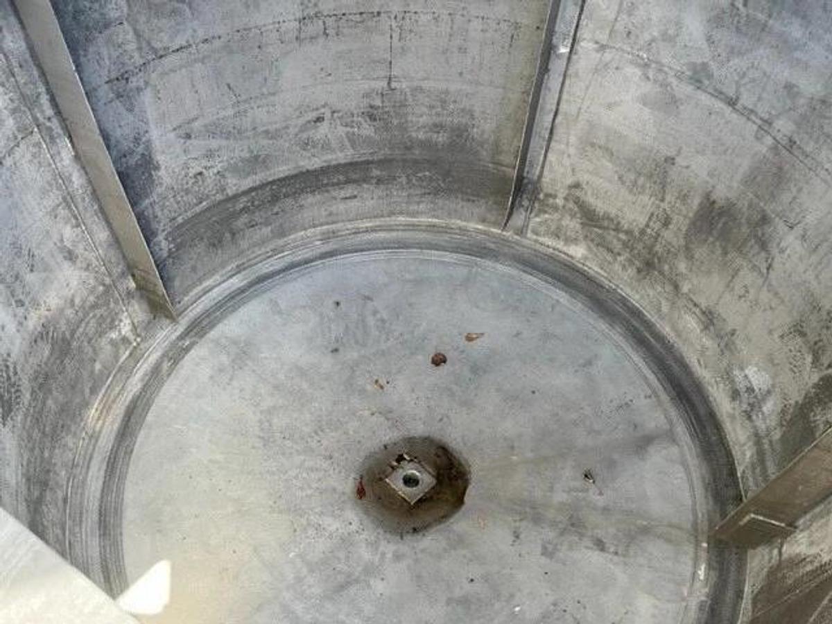 Used 1000 Gallon 304 Stainless Steel Mix Tank Cone Bottom hinged lid top